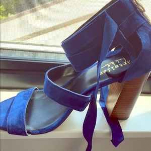 Size 8 Nicole Miller pumps